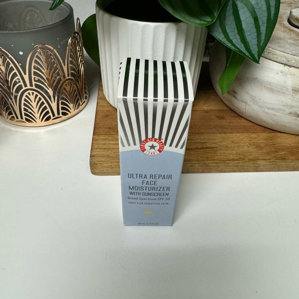First Aid Beauty, Ultra Repair Face Moisturizer with Sunscreen